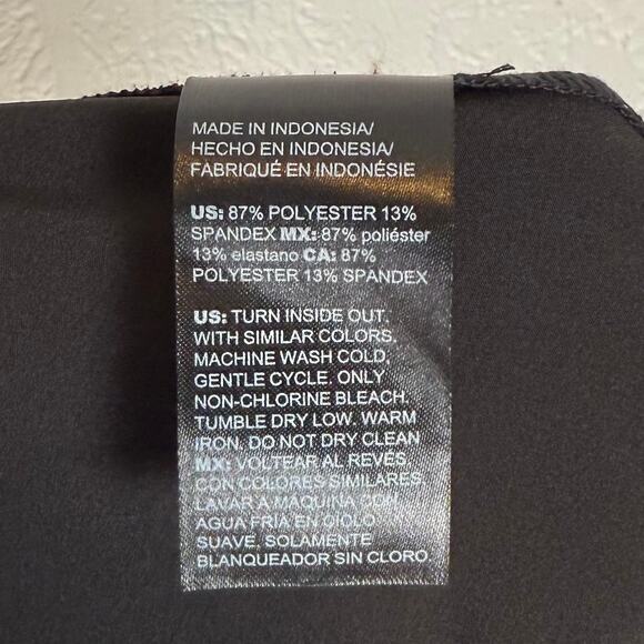 Chico's Zenergy Convertible Utility Crop Pants in Black NWT Size 3/ XL - Picture 6 of 7